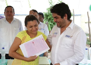 Minvivienda entrego 61 títulos de propiedad de vivienda a familias de Riohacha