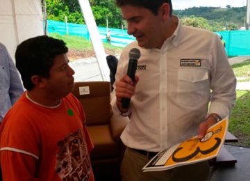 587 familias de escasos recursos del Cauca y el Valle recibieron una vivienda gratis