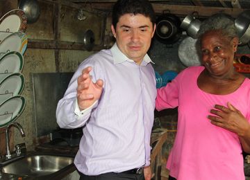 En Apartadó, Minvivienda hizo entrega de inodoros, duchas, lavaderos y lavaplatos a familias pobres