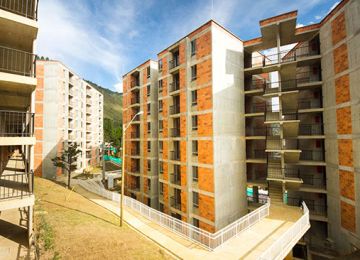 Familias pobres de Medellín recibieron casa gratis