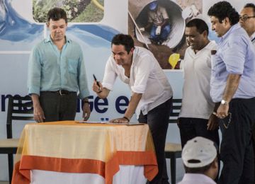 Inversiones por más de 53 mil millones de pesos, para obras de agua y vivienda, suscribió Vargas Lleras en La Guajira