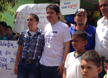 Ministro de Vivienda se conectó con los antioqueños en el día de las TIC