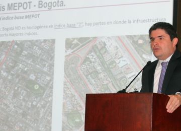 Ministro Henao durante su participación en foro de Fenalco