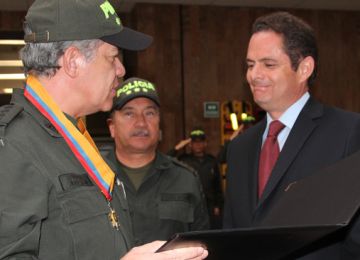 Ministro Vargas Lleras exalta labor de la Policía Nacional