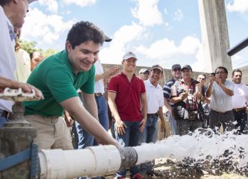 Ministro de Vivienda pone en funcionamiento acueducto regional del Ariari