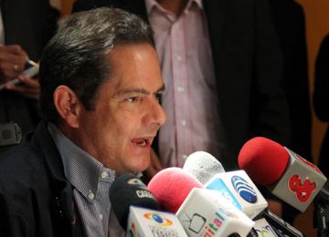 "No es verdad que normas expedidas por la Nación segreguen a la población más pobre": Vargas Lleras