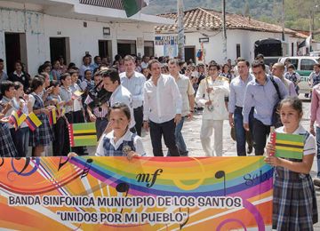 Vargas Lleras lleva revolución del agua a Santander