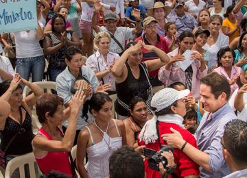 Vargas Lleras sigue llegando a todos los rincones del país con el programa de las viviendas gratis
