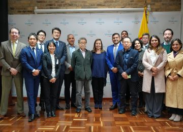 Fotografia Ministra de Vivienda junto con la Agencia de Cooperación Internacional de Japón – JICA