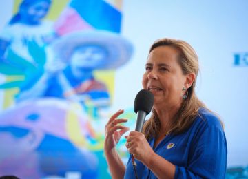 FOTOGRAFIA MINISTRA HELGA MIRA RIVAS EN PACTO POR EL CAUCA 01