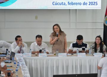 FOTOGRAFÍA MINISTRA HELGA MARÍA RIVAS EN DIÁLOGO DEPARTAMENTAL OTAA