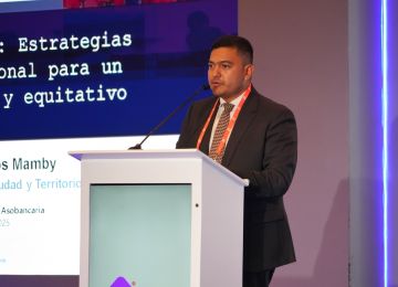 Fotografía viceministro de Agua Potable y Saneamiento Básico y delegado de la Ministra de Vivienda, Ciudad y Territorio, Edward Libreros Mamby, durante la apertura del décimo sexto Foro de Vivienda