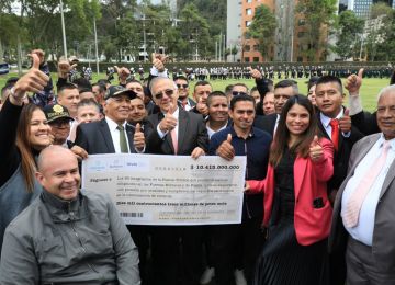 FOTOGRAFÍA VICEMINISTRA DE VIVIENDA EN CONMEMORACIÓN A ADULTOS MAYORES 