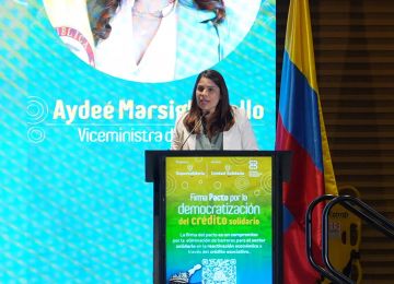 FOTOGRAFÍA,viceministra de Vivienda, Aydeé Marsiglia Bello en el acto de firma del Pacto por la democratización del crédito solidario
