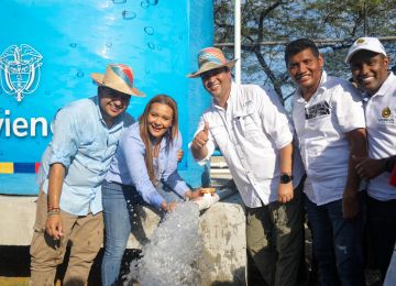 FOTOGRAFIA Edward Libreros Mamby, viceministro de Agua Potable y Saneamiento Básico; Jairo Aguilar, gobernador de La Guajira; Jhon Pimienta, alcalde de Manaure; Andreina García, gerente de la Empresa de Servicios Públicos de La Guajira (Espegua); y Jacobo Márquez, de la autoridad indígena wayuu.