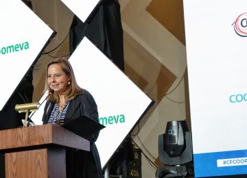 FOTOGRAFÍA DE LA Ministra de Vivienda HELGA MARÍA RIVAS EN SU INTERVENCION EN la XI Convención Financiera Cooperativa y Ciudades Biodiversas COP 16