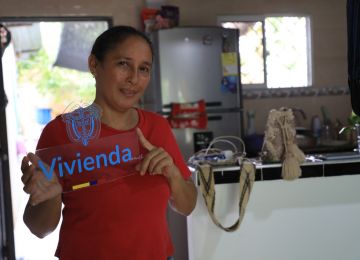 FOTOGRAFÍA, KELLY RIVERA BENEFICIARÍA DE MEJORAMIENTO DE VIVIENDA