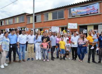 Primeras familias beneficiadas con las preasignaciones de Mi Casa Ya. Foto: Sharon Durán (archivo MVCT).