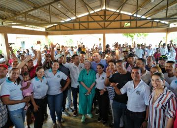 Ministra Catalina Velasco en recorrido por Necoclí y Arboletes. Foto: Sharon Durán (archivo MVCT).