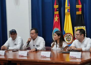 FOTOGRAFÍA VICEMINISTRA DE VIVIENDA, AYDEÉ MARSIGLIA CON EL GOBERNADOR DE NORTE DE SANTANDER, Y CON EL ALCALDE DE CÚCUTA
