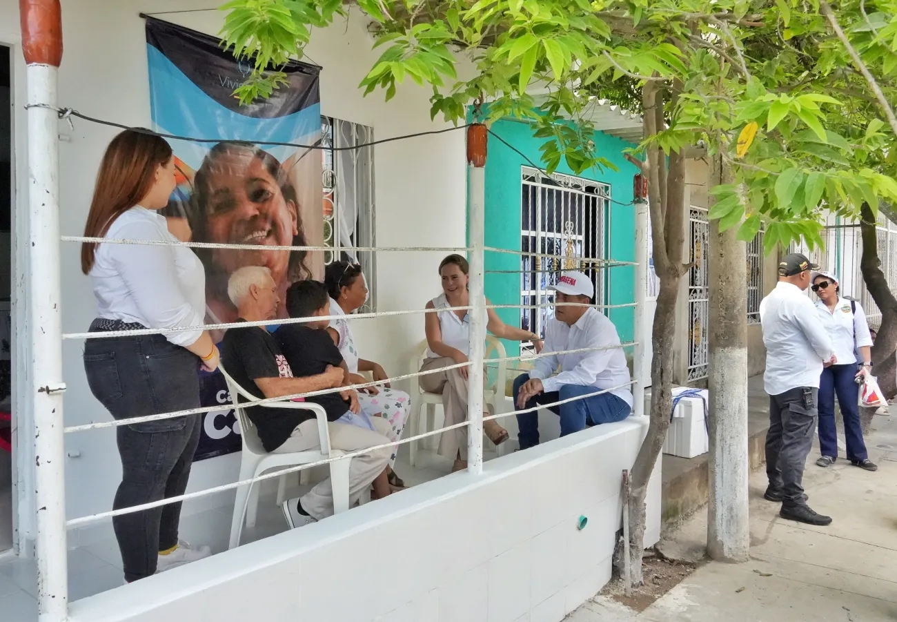 La ministra de Vivienda Helga María Rivas, reunida con el gobernador de Bolívar, Yamil Arana, y su equipo de trabajo, en dialogo sobre los proyectos de mejoramiento en el departamento, con enfoque de hábitat integral.