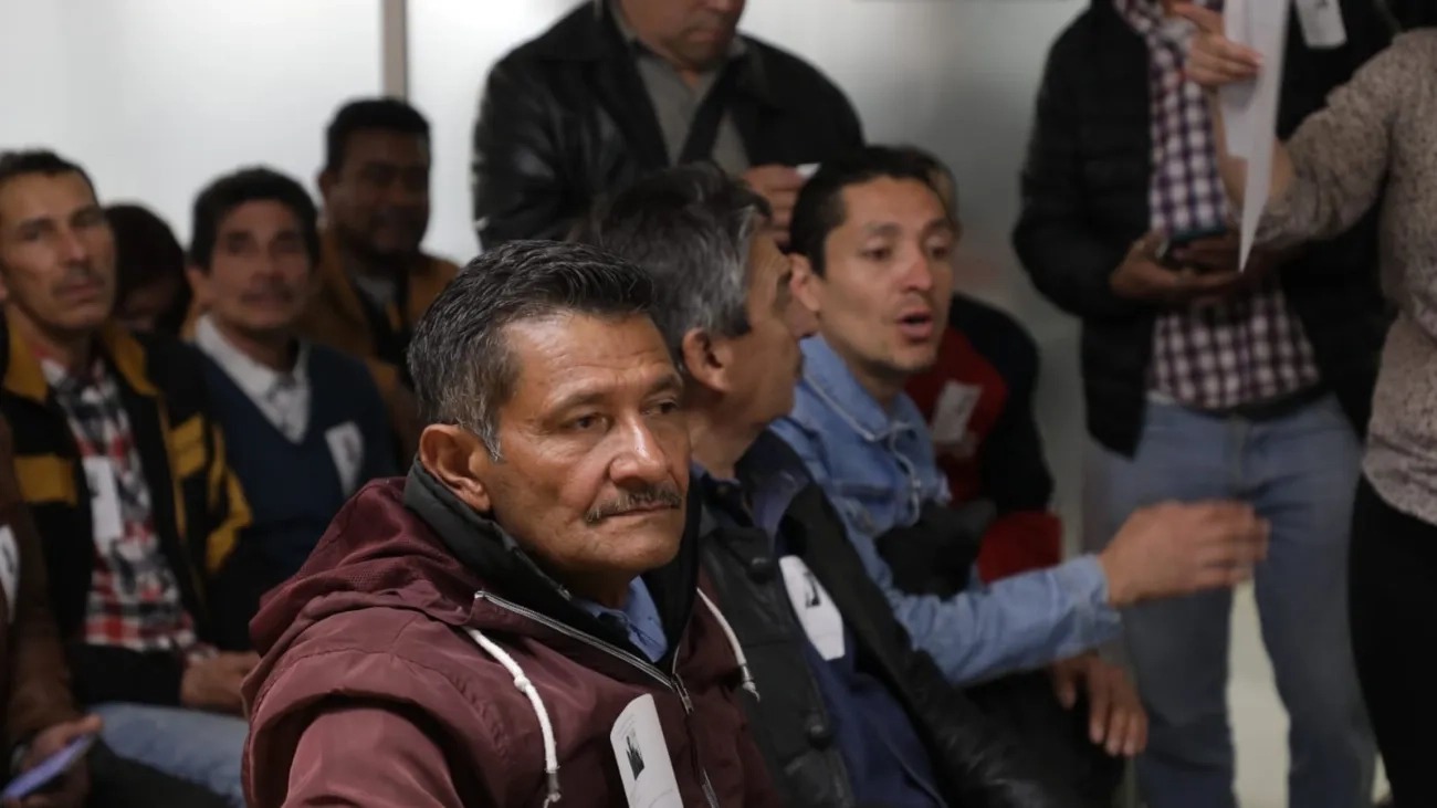 FOTOGRAFÍA PROFESIONALES DE LA CONSTRUCCIÓN EN MESA DE TRABAJO, PARA CONSTRUIR INFRAESTRUCTURA DE RECOLECCIÓN DE AGUAS LLUVIAS EN BOGOTÁ