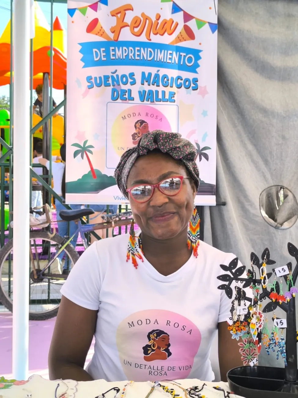 FOTOGRAFÍA REPRESENTANTE DE FERIA DE EMPRENDIMIENTO EN EL PARQUE RECREODEPORTIVO; VALLE DEL GUAMUEZ, PUTUMAYO