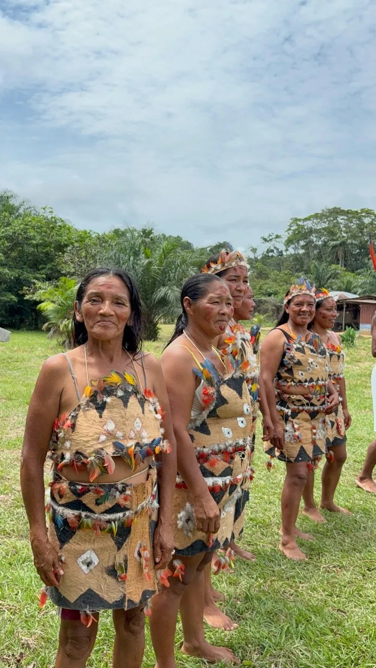 FOTOGRAFIÁ, REPRESENTANTES DE LA COMUNIDAD INDÍGENA DE CARURÚ, VAUPÉS