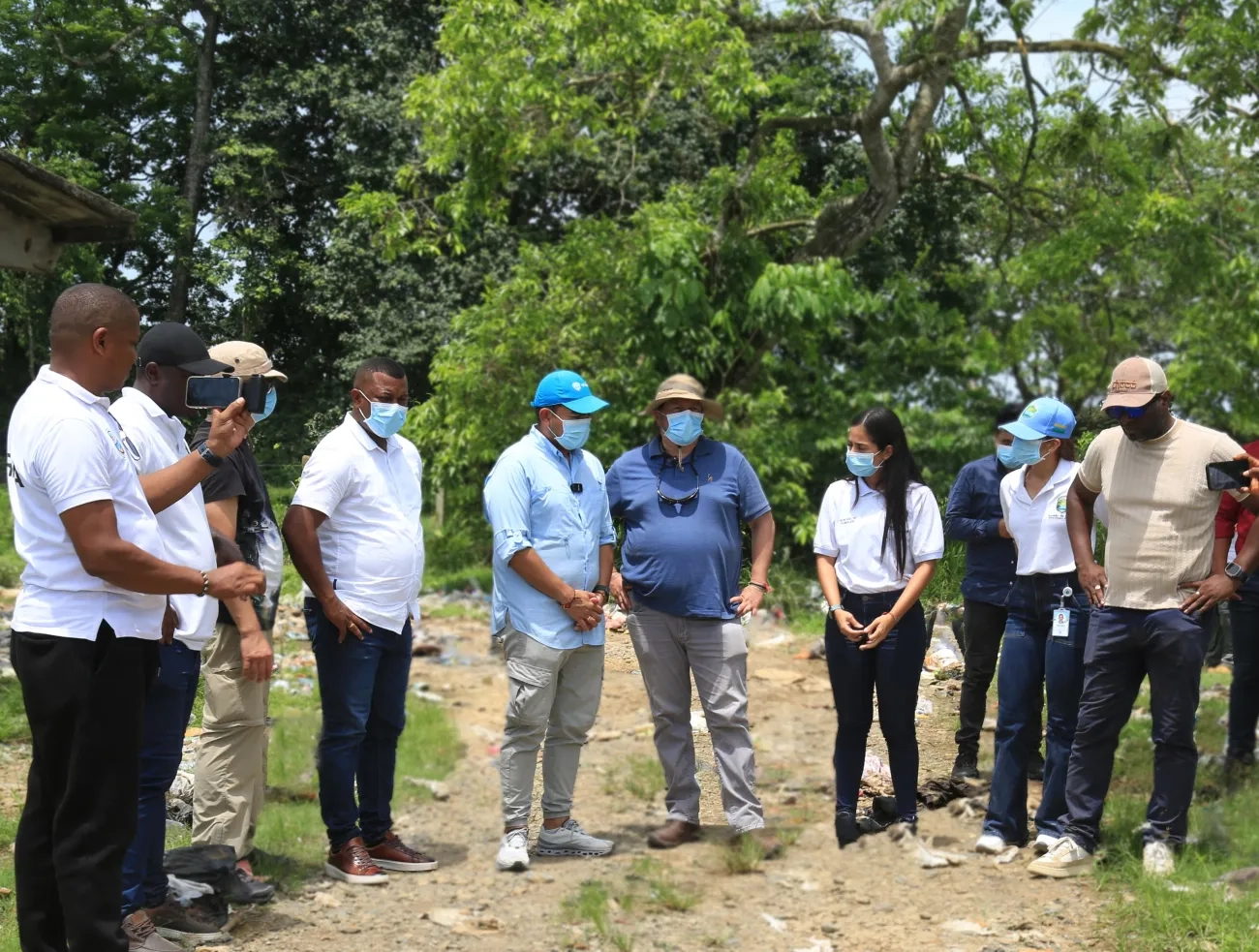FOTOGRAFÍA EQUIPO MINISTERIO DE VIVIENDA CIUDAD Y TERRITORIO, EN FIRMA DE INICIO DE PROYECTO DE ACUEDUCTO EN ACANDÍ CHOCÓ
