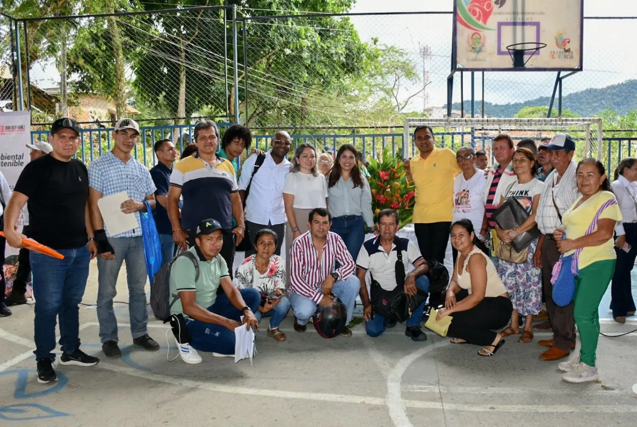 FOTOGRAFIA EQUIPO DEL MINISTERIO DE VIVIENDA EN audiencia convocada por el representante a la Cámara Jhon Fredy Nuñez Ramos EN FLORENCIA, CAQUETA