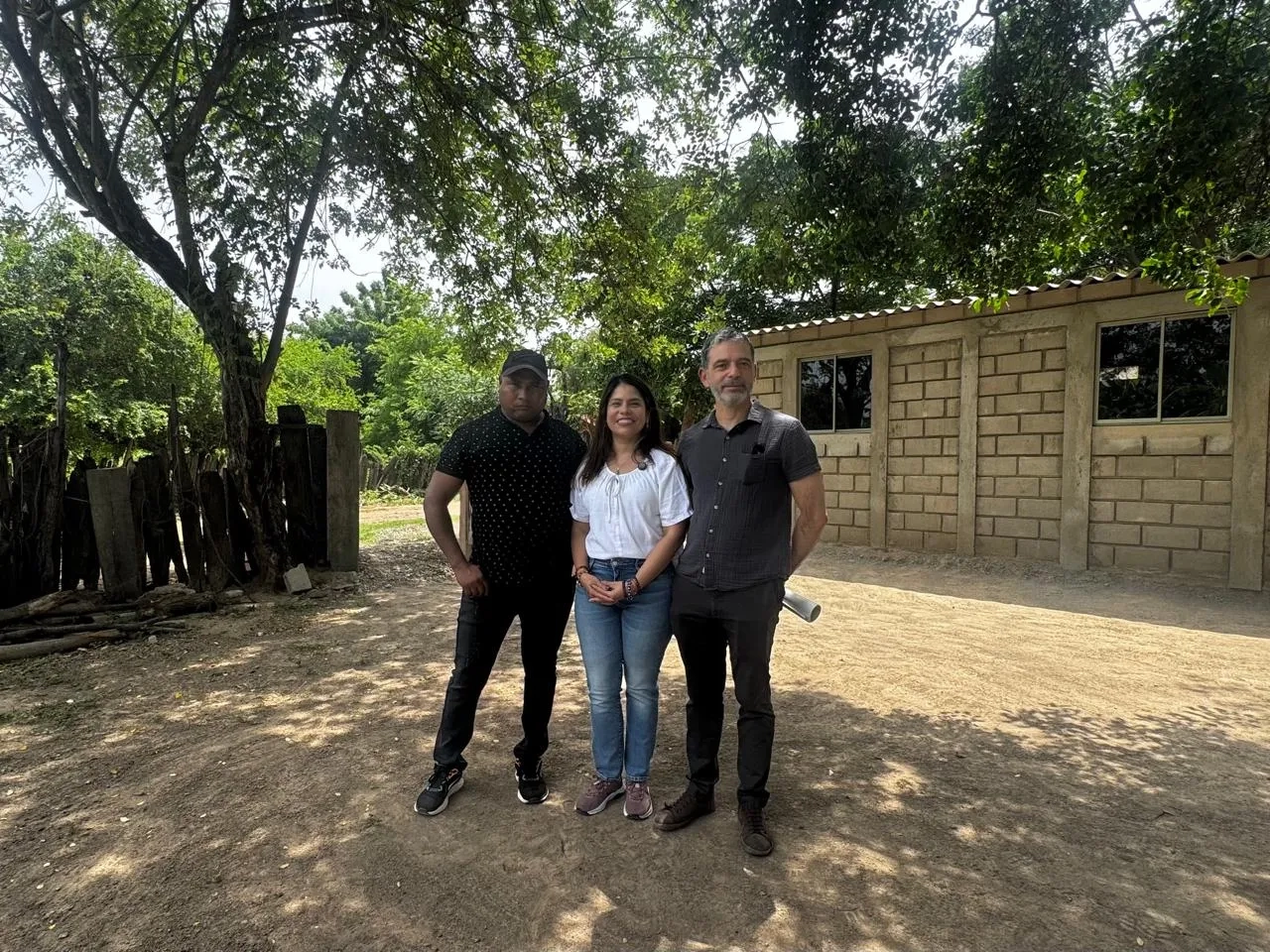 FOTOGRAFIA VICEMINISTRA DE VIVIENDA, AYDEÉ MARSIGLIA BELLO, DURANTE ENTREGA DE MEJORAIENTOS DE VIVIENDA EN EL CORREGIMIENTO LOS VENADOS DE VALLEDUPAR