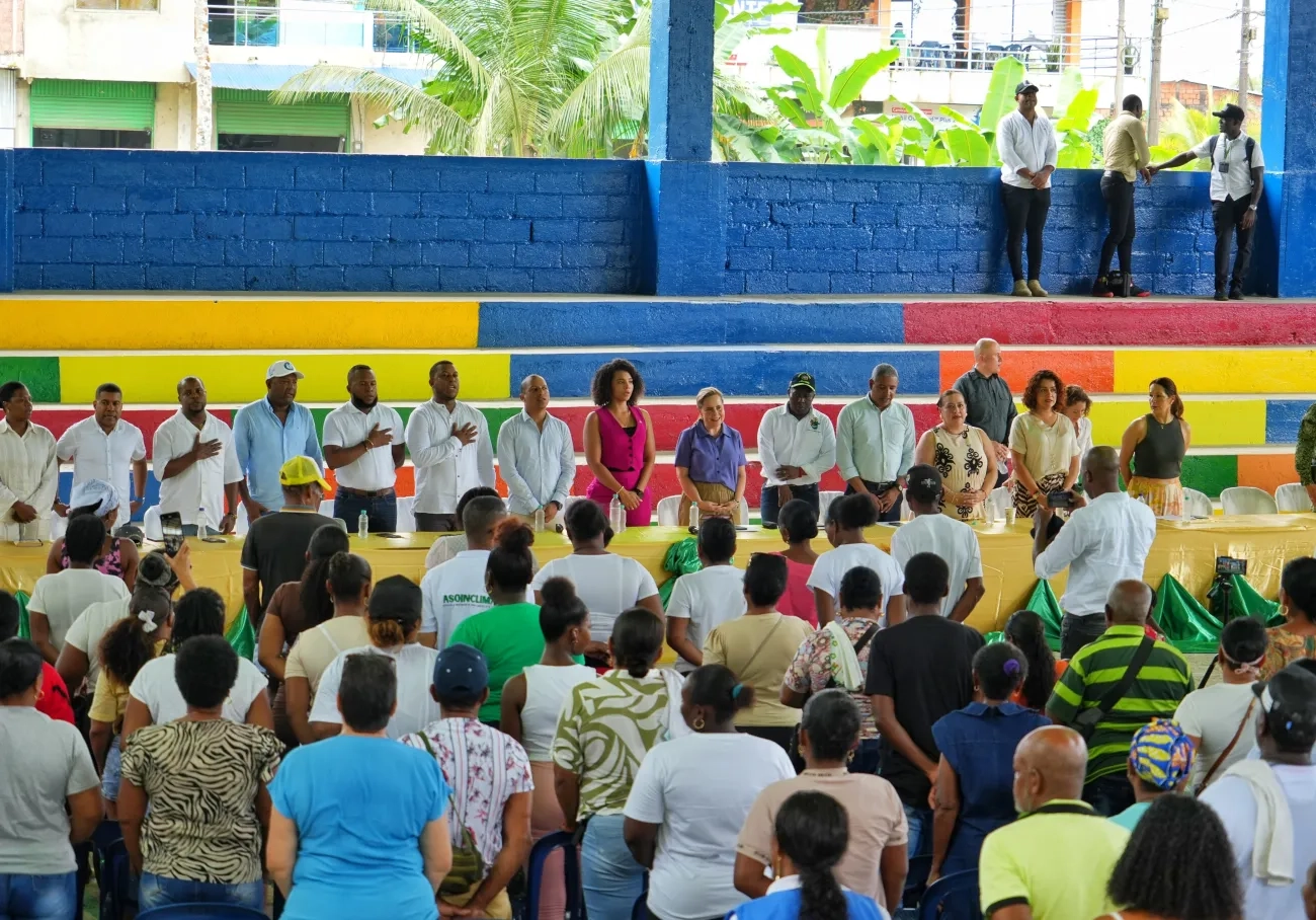 FOTOGRAFÍA MINVIVIENDA FIRMA INICIO DE PROYECTO PROGRAMA BASURA CERO EN BAHÍA SOLANO, CHOCO