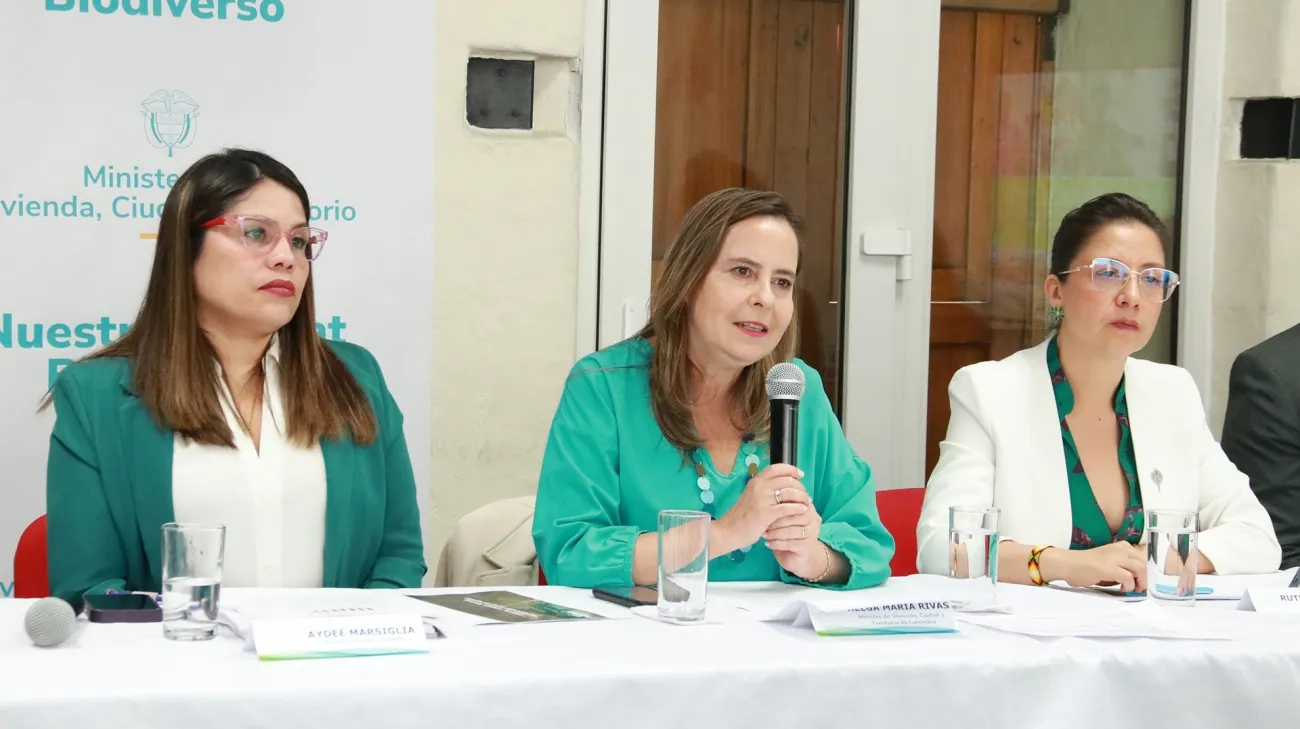 FOTOGRAFÍA MESA EMPALME ANTE EL PUEBLO 03