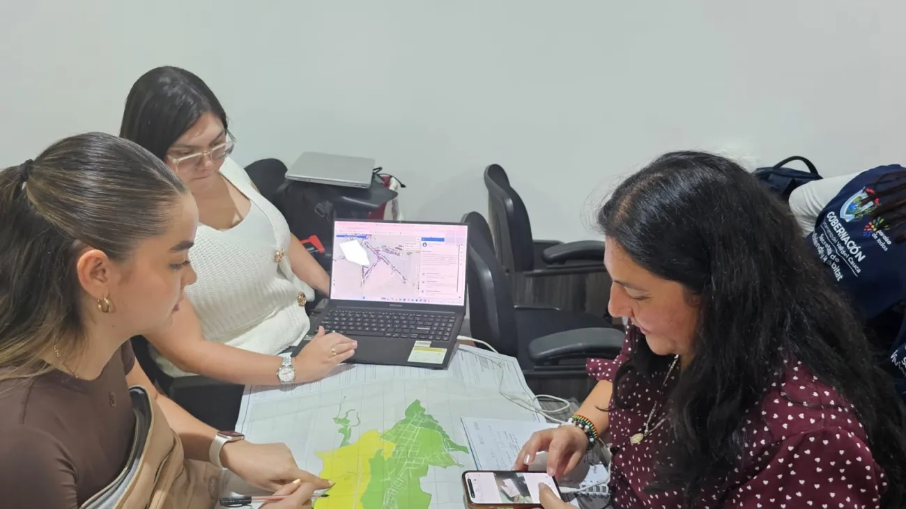 FOTOGRAFIA MINVIVIDA BRINDA ASISTENCIA EN MESA TECNICA DE RECONSTRUCCION EN VALLE DEL CAUCA 02