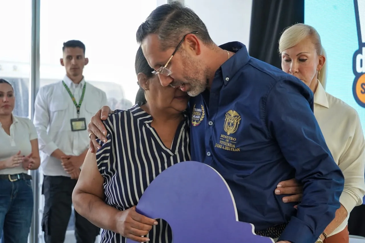 FOTOGRAFIA COMUNICADO SE CUMPLE COMPROMISO CON FAMILIAS DAMNIFICADAS EN JAMUNDI, VALLE 03