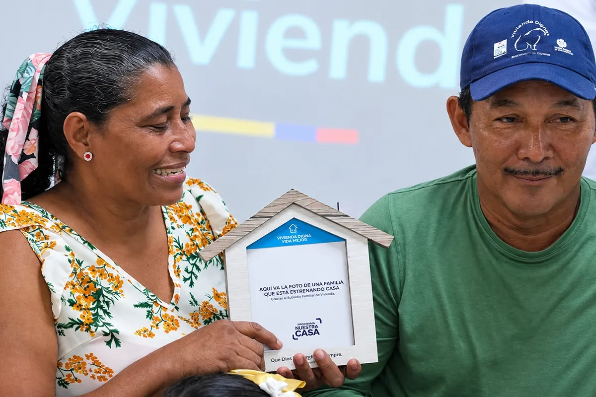 FOTOGRAFIA COMUNICADO GOBIERNO LLEGA A ARAUCA 04