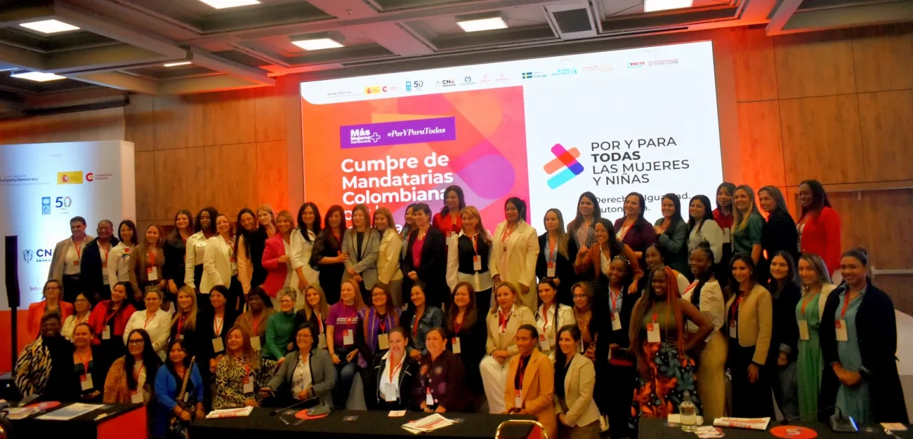 FOTOGRAFÍA CUMBRE DE MANDATARIAS COLOMBIANAS POR LA IGUALDAD