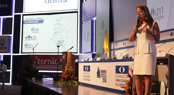 Ministra Elsa Noguera retara a los constructores de Bogota en iniciacion de viviendas para Mi Casa Ya