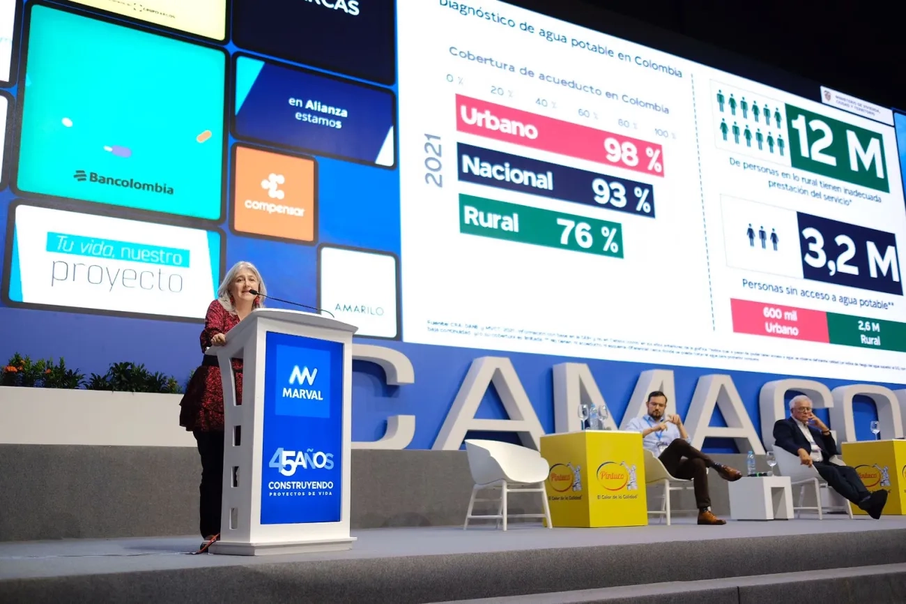La ministra Catalina Velasco durante el congreso de Camacol, en el cual destacó que para el Gobierno Nacional el sector edificador es fundamental y también tiene estrecha relación con el agua. Foto: Dania Asprilla (MVCT).