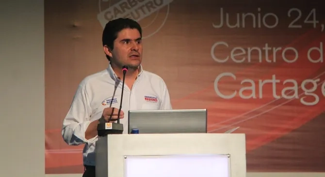 En dos anos duplicamos los recursos para el sector de acueducto alcantarillado y aseo Tenemos 5 7 billones en inversiones Minvivienda