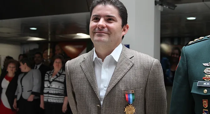 Minvivienda fue condecorado por la Caja Promotora de Vivienda Militar y Policia