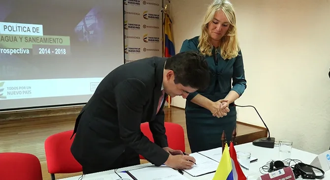Minvivienda y Países Bajos firman memorando de entendimiento para fortalecer los sectores de agua y saneamiento básico