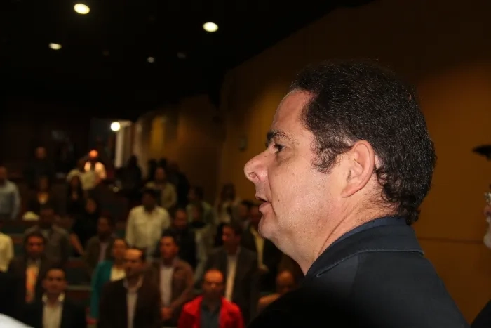 Caldas, primera estación de Vargas Lleras en el lanzamiento de subastas para constructores VIP en el eje cafetero