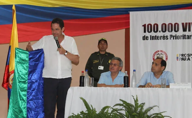 En Soledad, Vargas Lleras pone séptima piedra de proyectos de viviendas gratis