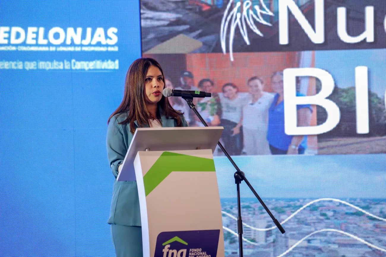 FOTOGRAFÍA VICEMINISTRA DE VIVIENDA AYDEÉ MARSIGLIA BELLO EN EL CONGRESO NACIONAL INMOBILIARIO