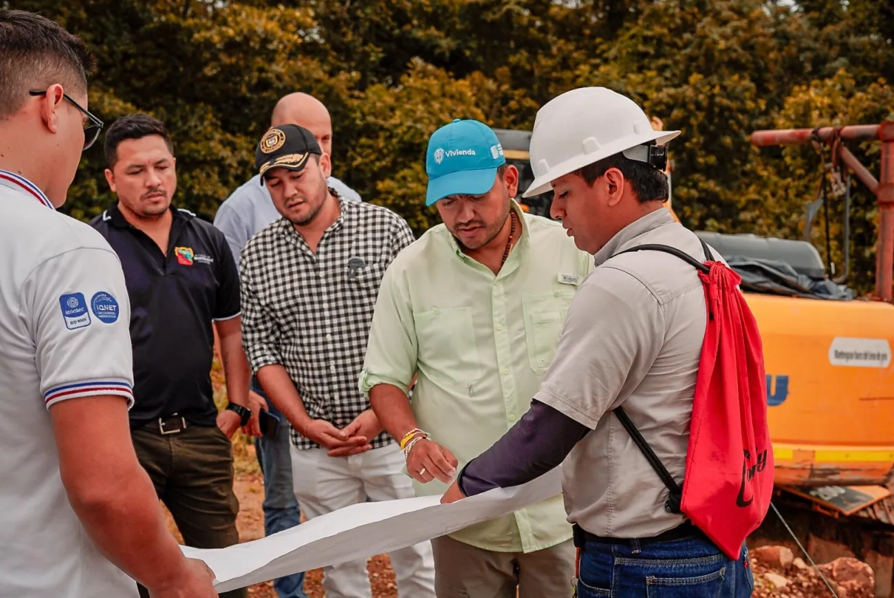 FOTOGRAFIA VISITA A CONSTRUCCION PTAR VILLA CAROLA