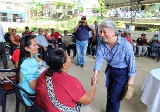 La ministra Catalina Velasco dialogó con la comunidad, alcaldes y delegados sobre las soluciones para atender los problemas de Caquetá en materia de agua, saneamiento y vivienda. Foto: Dania Asprilla (MVCT). 