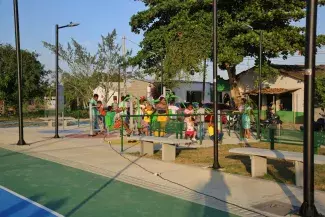 El parque recreodeportivo tiene un área de 1.982 metros cuadrados, en los cuales se distribuyen espacios para hacer deporte, cancha múltiple, juegos infantiles y un gimnasio biosaludable, entre otros. Fotos: Sharon Durán (MVCT).