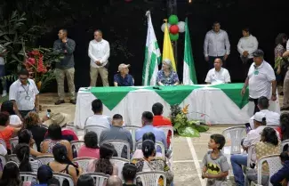 "Quiero hacer un homenaje a las mujeres luchadoras, porque la mitad de los títulos se les entregaron a ellas", dijo la ministra de Vivienda, durante su visita a Caquetá. Foto: Sharon Durán (archivo MVCT).