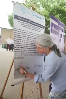 Ministra de Vivienda recorre pila pública en Sichichón. Foto: Sharon Durán (MVCT)